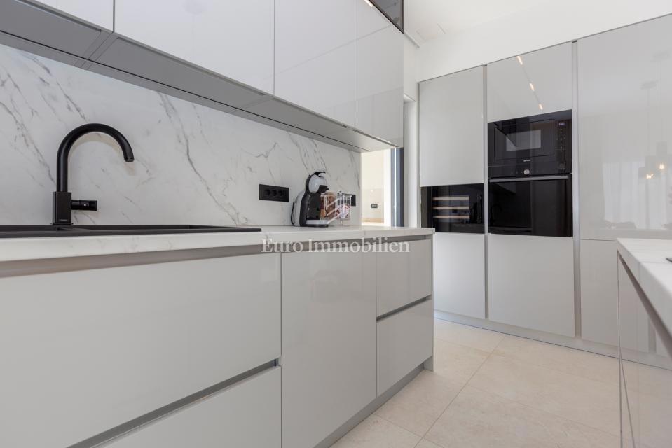 Istria - villa moderna con piscina e campo da tennis