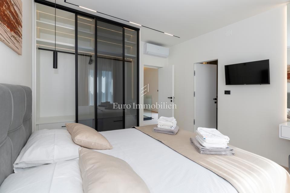 Istria - villa moderna con piscina e campo da tennis