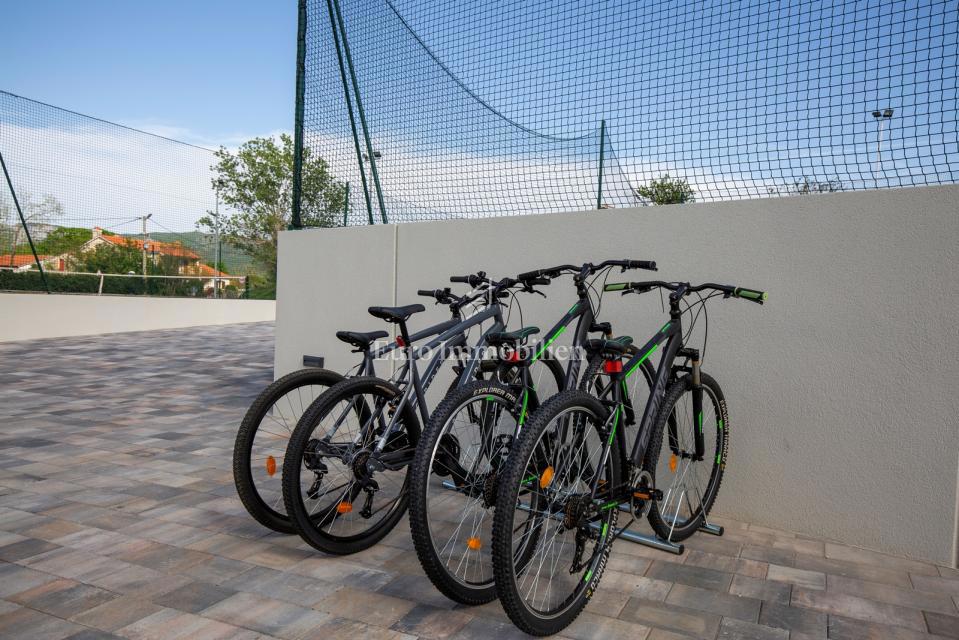 Istria - villa moderna con piscina e campo da tennis