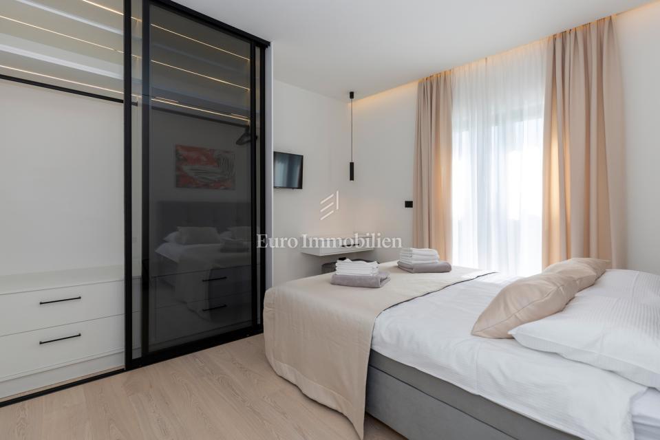 Istria - villa moderna con piscina e campo da tennis