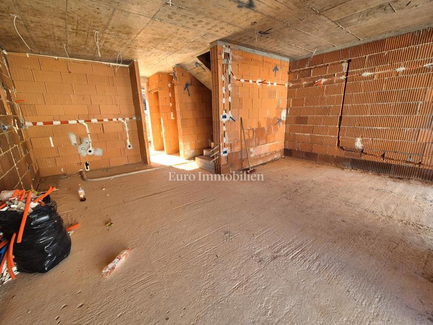 Vendesi casa a schiera con piscina