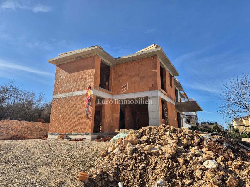 Vendesi casa a schiera con piscina