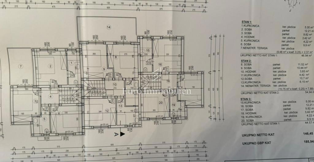 Vendesi casa a schiera con piscina