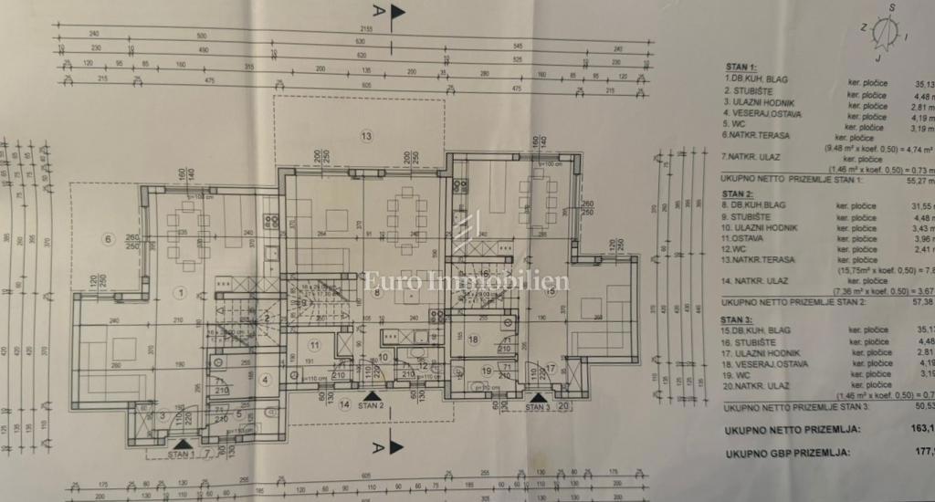 Vendesi casa a schiera con piscina