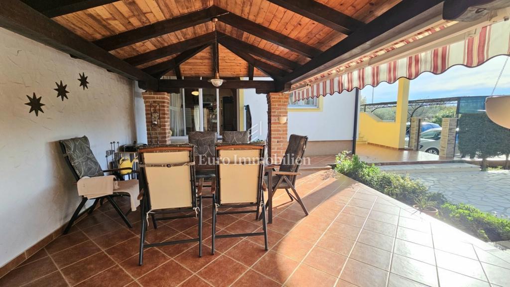 Casa con giardino in posizione tranquilla - Parenzo