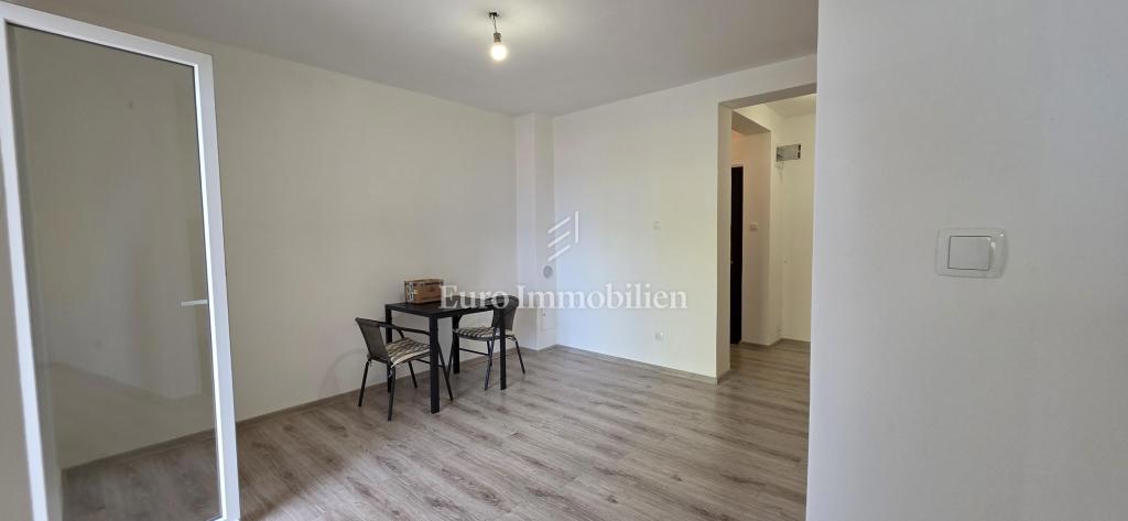 Appartamento ristrutturato con cortile e vista mare 