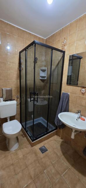 Appartamento ristrutturato con cortile e vista mare 