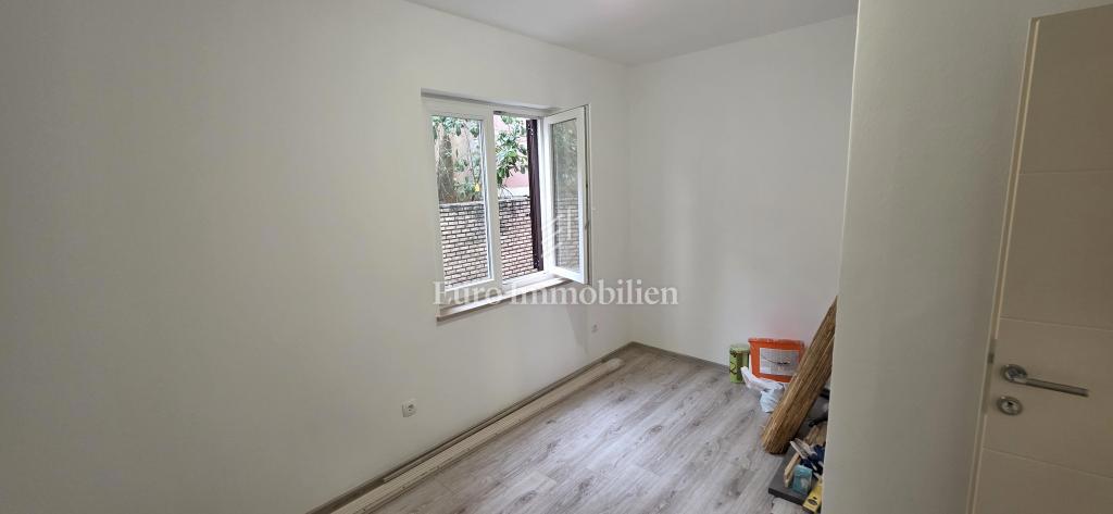 Appartamento ristrutturato con cortile e vista mare 