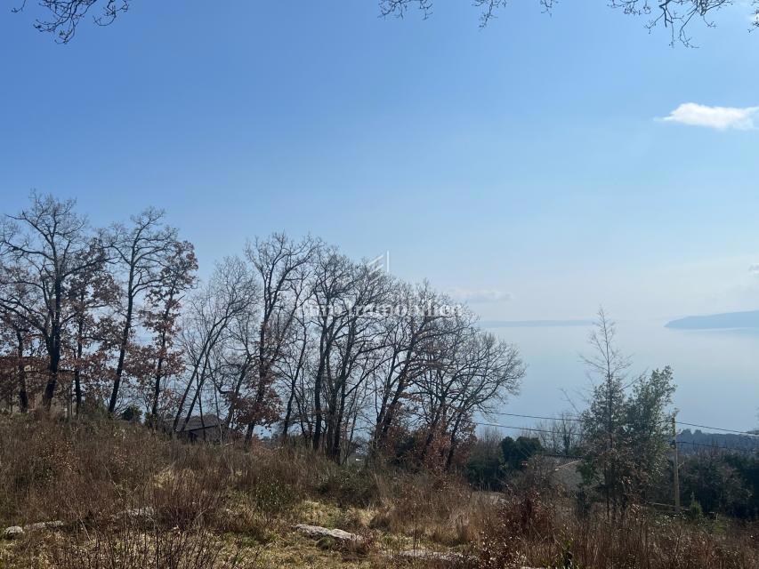 Veprinac, terreno con vista aperta sul mare