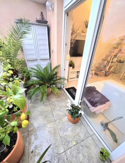 Appartamento moderno con due terrazze, Pola