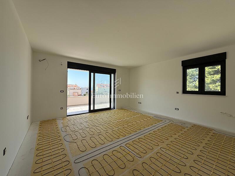 Promajna - nuovo appartamento in una villa urbana con vista mare