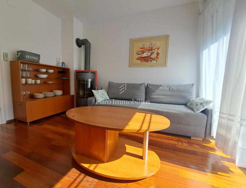 Città di Krk - appartamento arredato con ampia terrazza