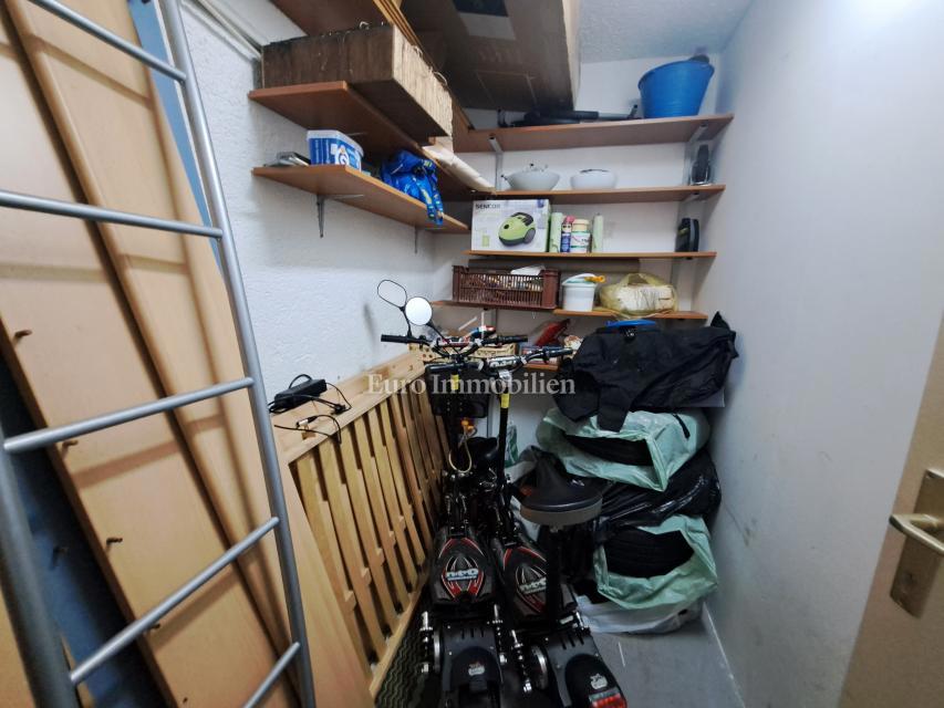 Città di Krk - appartamento arredato con ampia terrazza