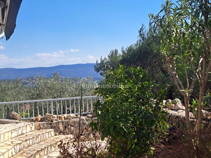 Città di Krk - appartamento arredato con ampia terrazza