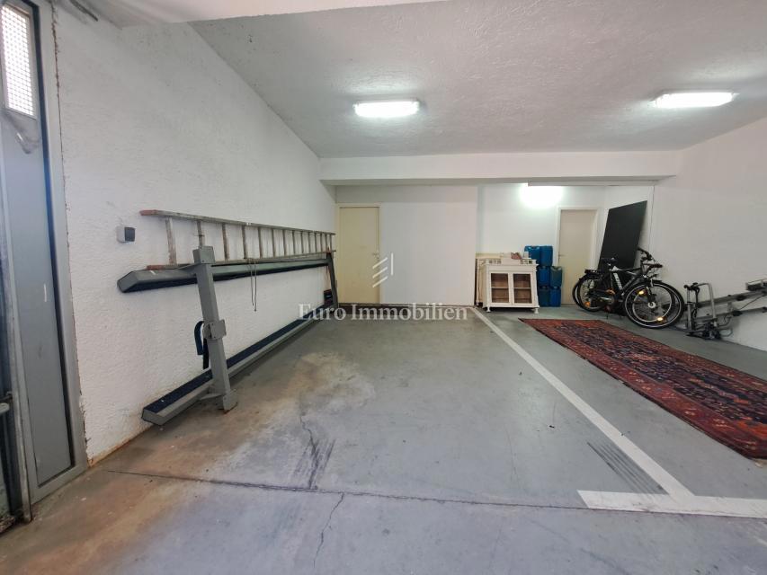 Città di Krk - appartamento arredato con ampia terrazza