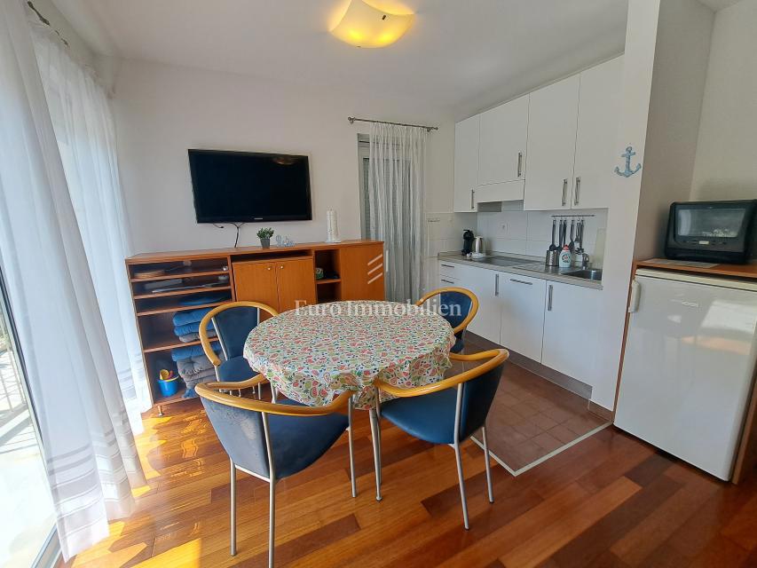 Città di Krk - appartamento arredato con ampia terrazza