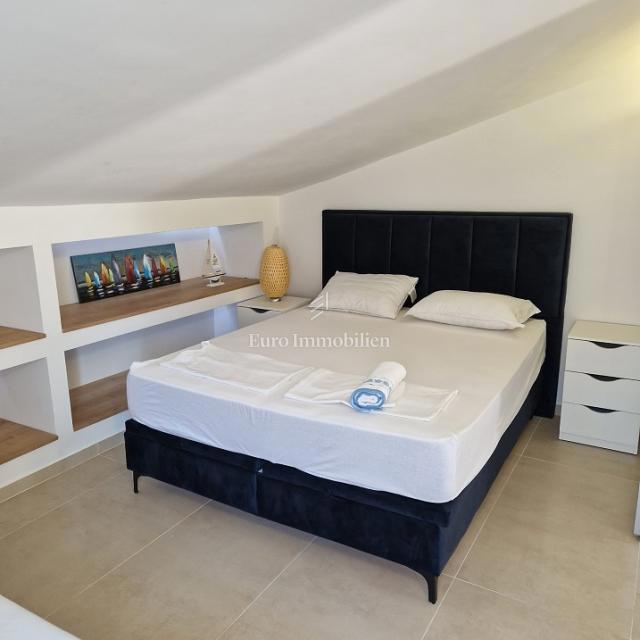 Isola di Pag - casa con sei appartamenti vicino al mare e alla spiaggia