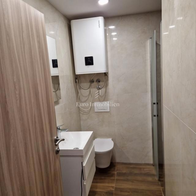 Isola di Pag - casa con sei appartamenti vicino al mare e alla spiaggia