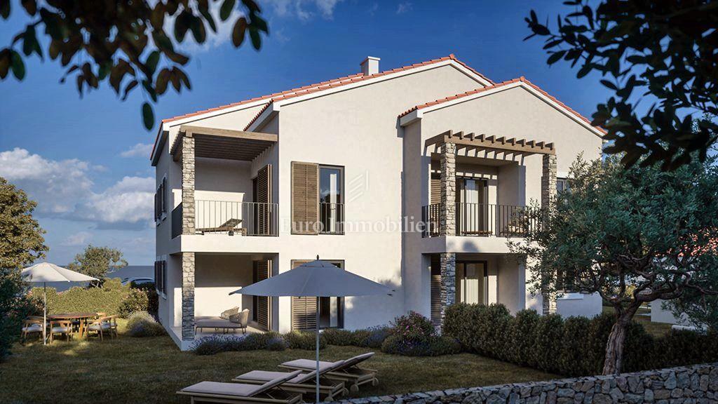 Dubrava vicino a Tisno - nuovo appartamento al piano terra con cortile