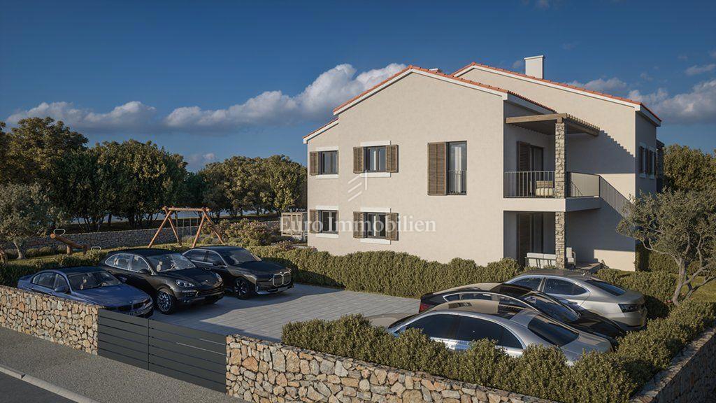 Dubrava vicino a Tisno - nuovo appartamento al piano terra con cortile