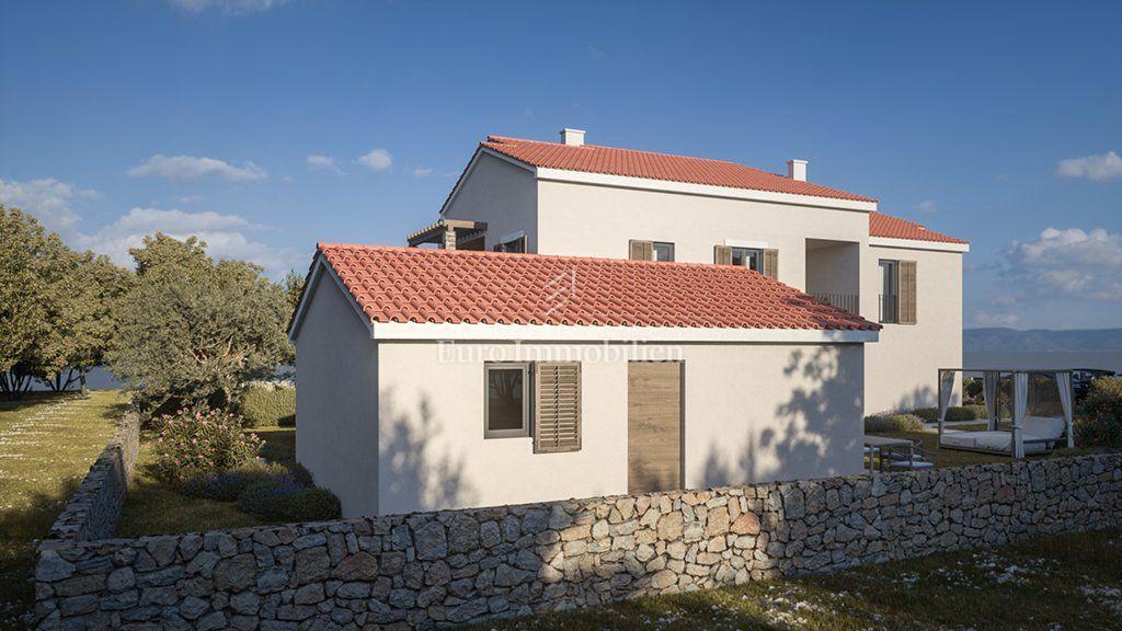 Dubrava vicino a Tisno - nuovo appartamento al piano terra con cortile