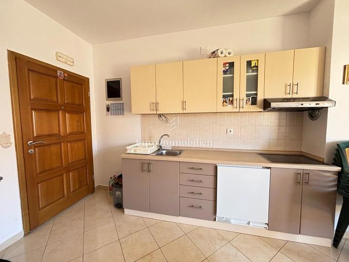 Novalja - appartamento con ampia terrazza vicino al mare