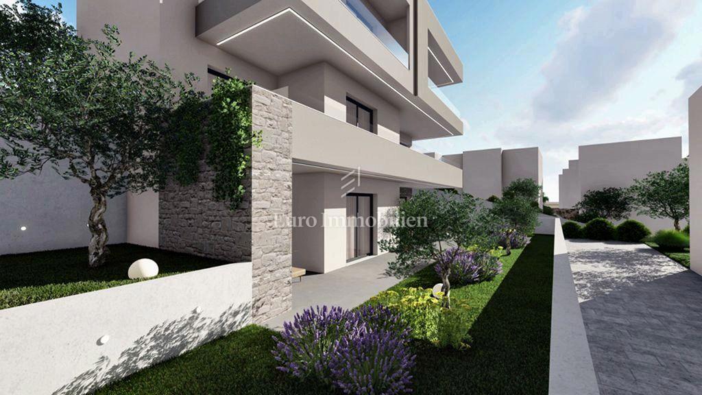 Tisno, appartamento di lusso con giardino, seconda fila rispetto al mare