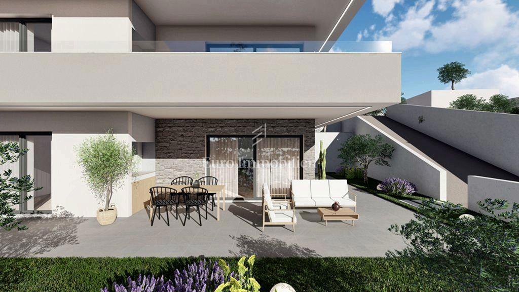 Tisno, appartamento di lusso con giardino, seconda fila rispetto al mare