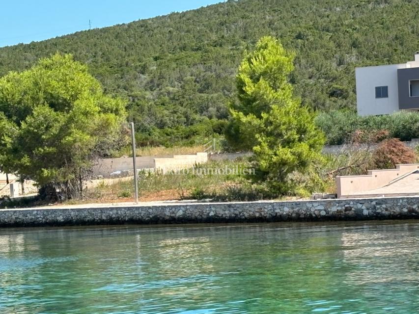 Attraente terreno edificabile con progetto concettuale,Molat