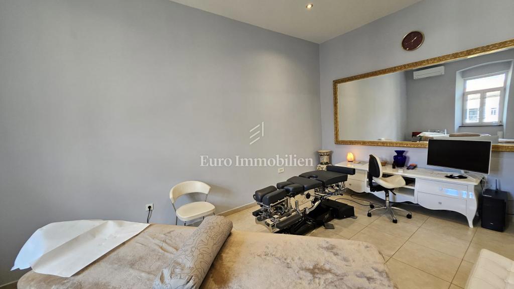 Rijeka – ampio appartamento con potenziale