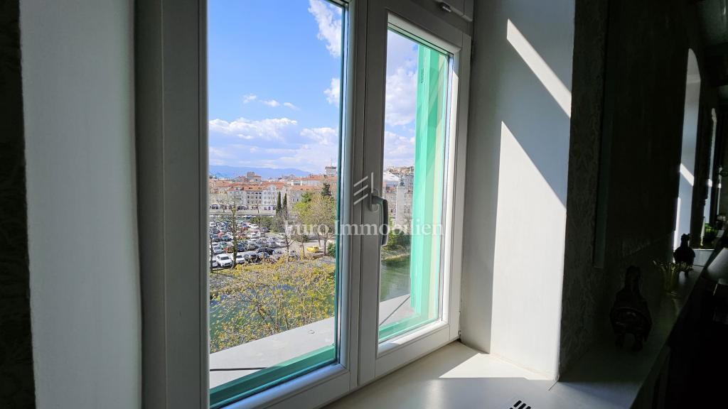 Rijeka – ampio appartamento con potenziale