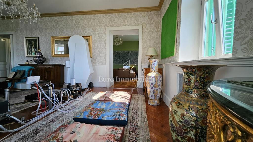 Rijeka – ampio appartamento con potenziale