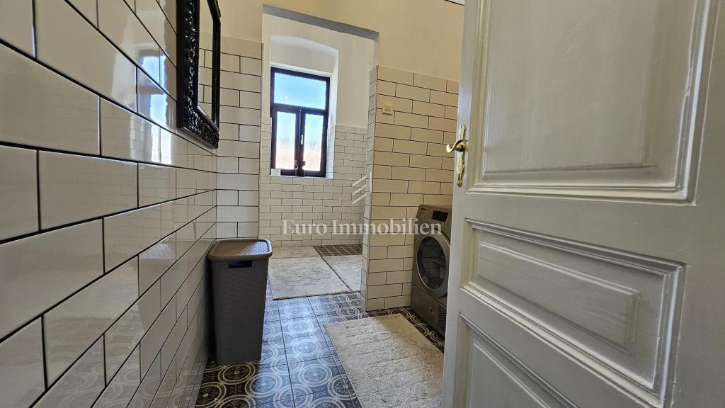 Rijeka – ampio appartamento con potenziale