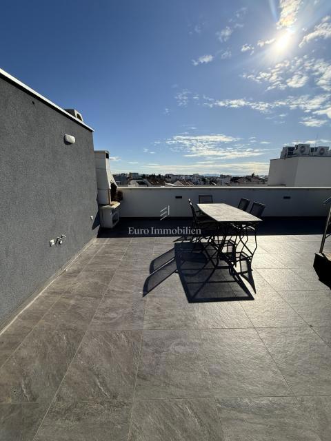 Zara - Attico con terrazza sul tetto, piscina e vista mare