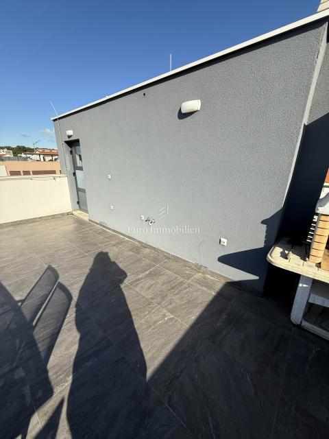 Zara - Attico con terrazza sul tetto, piscina e vista mare