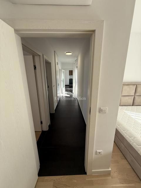 Zara - Attico con terrazza sul tetto, piscina e vista mare