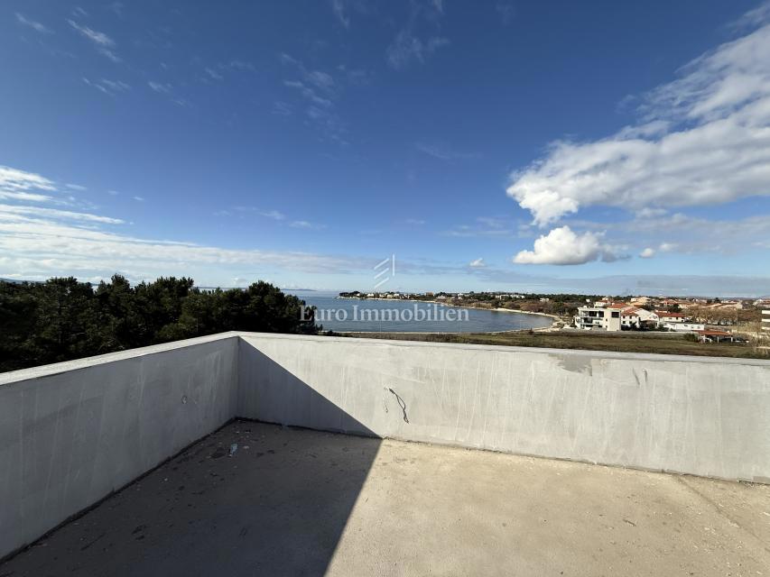 Zara - Attico con terrazza sul tetto, piscina e vista mare