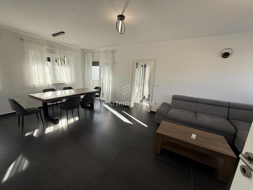 Zara - Attico con terrazza sul tetto, piscina e vista mare