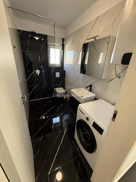 Zara - Attico con terrazza sul tetto, piscina e vista mare