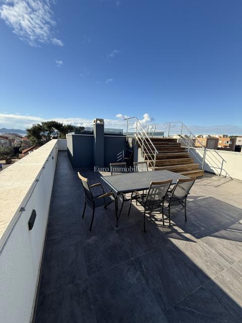 Zara - Attico con terrazza sul tetto, piscina e vista mare