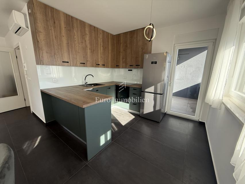 Zara - Attico con terrazza sul tetto, piscina e vista mare