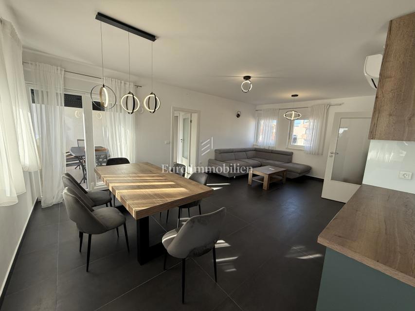 Zara - Attico con terrazza sul tetto, piscina e vista mare