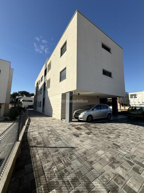 Zara - Attico con terrazza sul tetto, piscina e vista mare