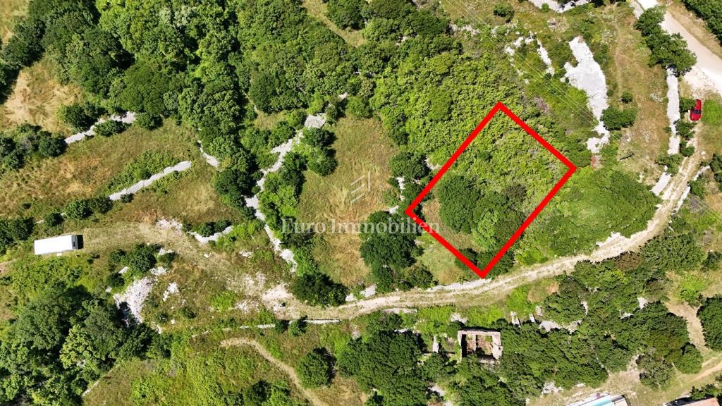 Zona Albona – terreno edificabile con vista mare