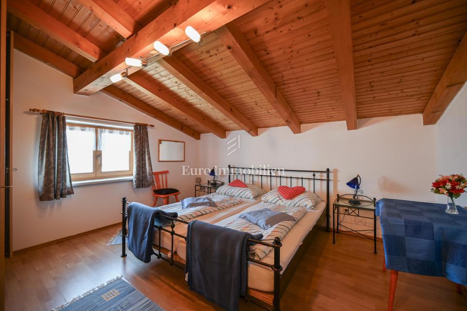 Istria, Novigrad - casa con 2 appartamenti e garage