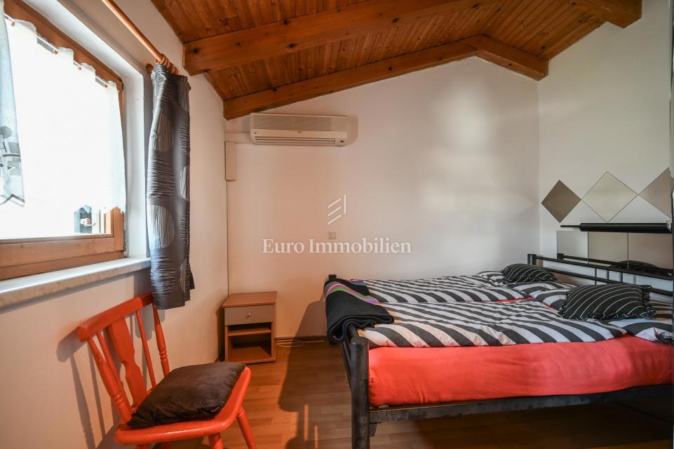 Istria, Novigrad - casa con 2 appartamenti e garage