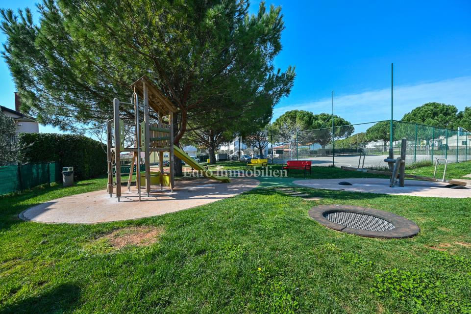 Istria, Novigrad - casa con 2 appartamenti e garage