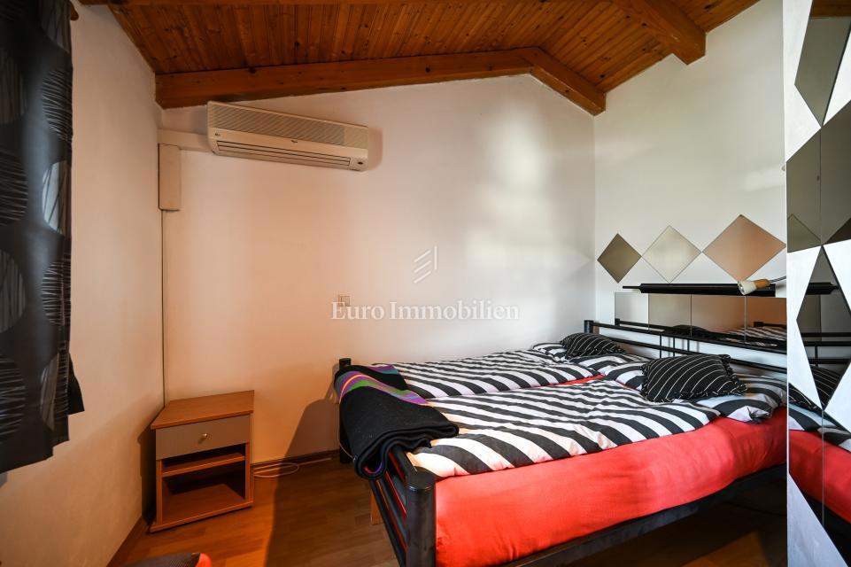 Istria, Novigrad - casa con 2 appartamenti e garage