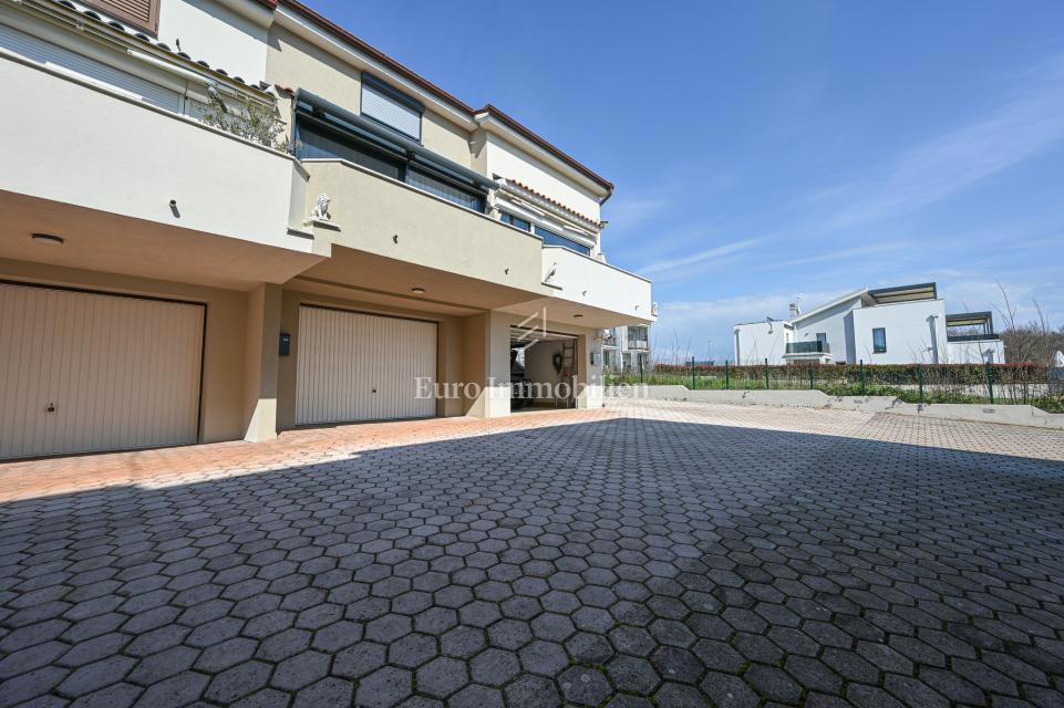 Istria, Novigrad - casa con 2 appartamenti e garage