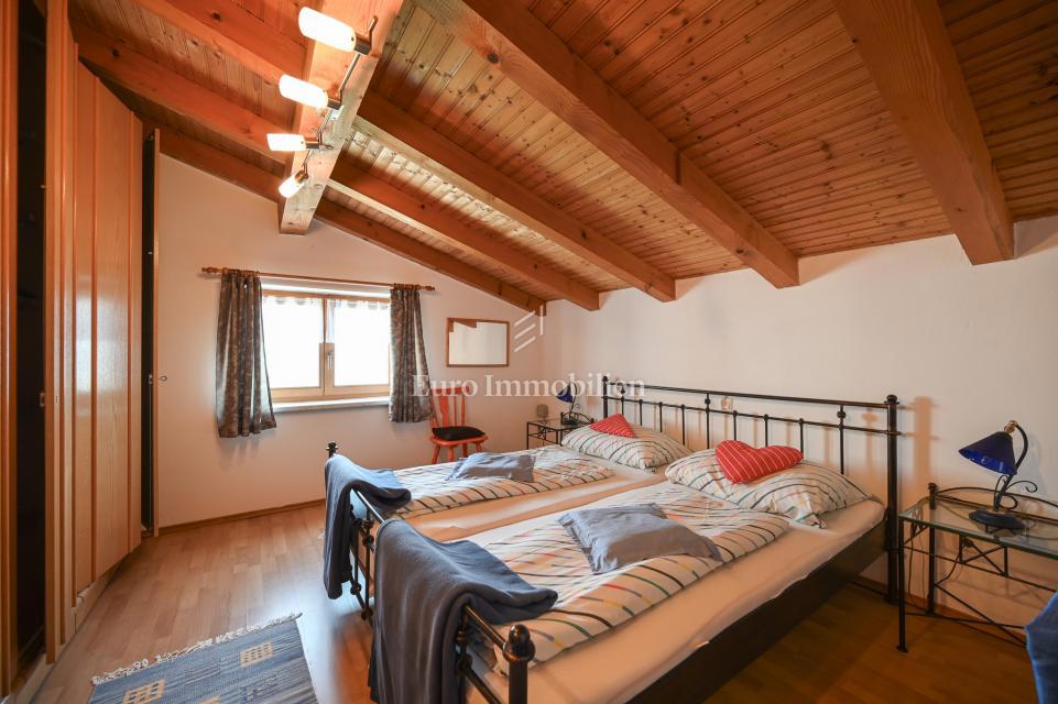 Istria, Novigrad - casa con 2 appartamenti e garage